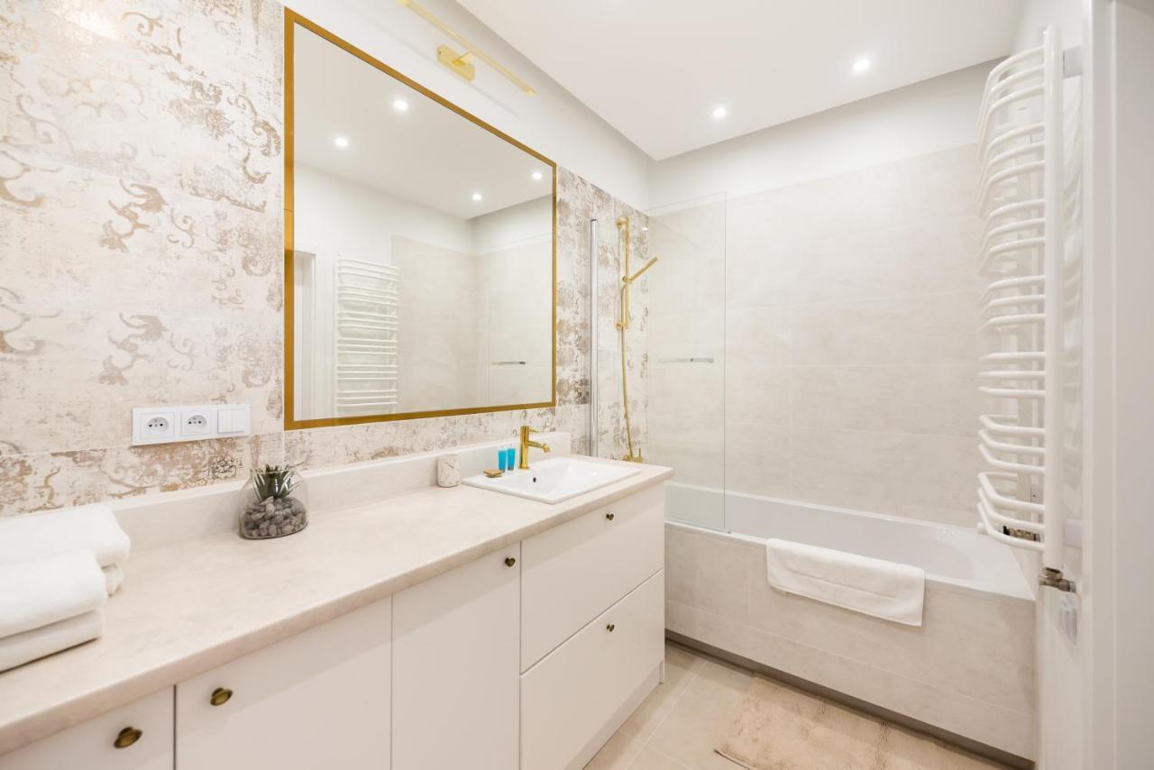 Wola Cosy White Apartment Varsavia Esterno foto